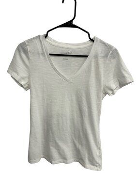 Universal Thread XS White V-Neck T-Shirt 100% Cotton Minimalist Clean Girl NWT